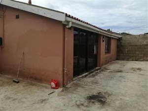 2 Bedroom House in KwaMashu