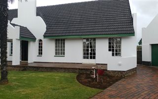 5 Bedroom House in Denneoord