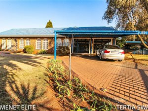 4 Bed House in Edelweiss