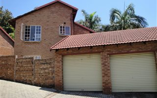 4 Bedroom Townhouse in Waterkloof Park