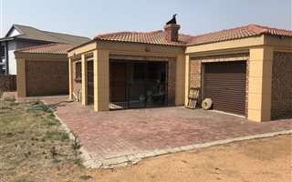 3 Bedroom House in Aerorand