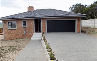 2 Bedroom House in Klein Brak River
