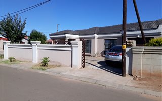 4 Bedroom House in Roodekop