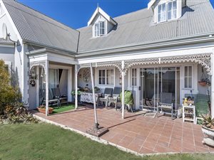 4 Bed House in Greenways