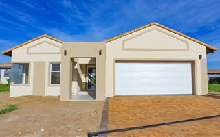 3 Bedroom House in Langebaan Country Estate