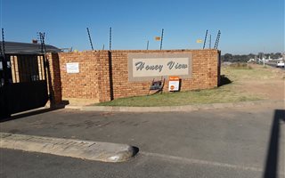 1 Bedroom Apartment in Ruimsig