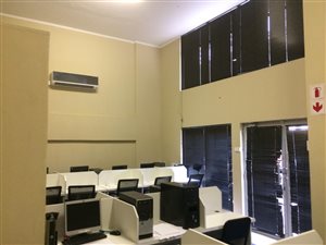 115 m² Commercial space in New Town Centre