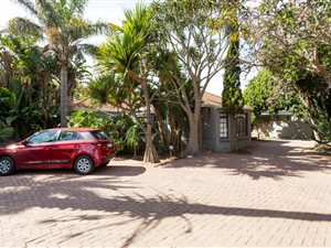 10 Bed House in Newton Park