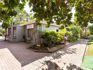 10 Bed House in Newton Park