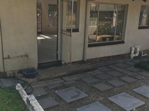 2 Bed Garden Cottage in Bloubosrand