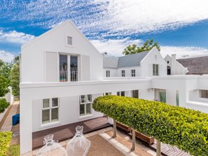 5 Bed House in De Zalze