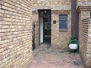 2 Bed Flat in Muckleneuk