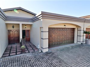 5 Bed Apartment in Meerensee