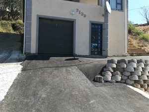 3 Bed House in Lovu