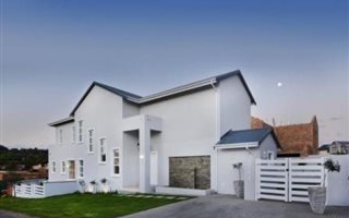 4 Bedroom House in Waterfall Estate