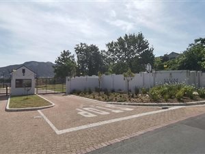 210 m² Land available in Paarl