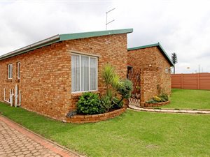 2 Bedroom Townhouse in Grobler Park