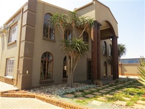 550 m² Commercial space in Bredell AH