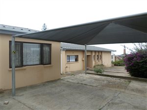 4 Bed House in Mossel Bay Central