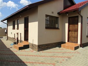 3 Bedroom House in Tembisa