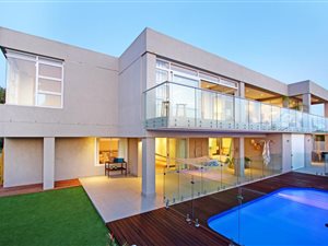 5 Bed House in Bloubergstrand