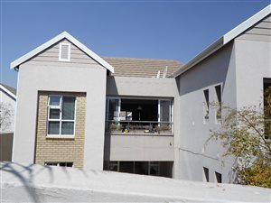2 Bed Apartment in Eagle Canyon Golf Estate