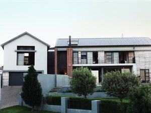 4 Bed House in Copperleaf