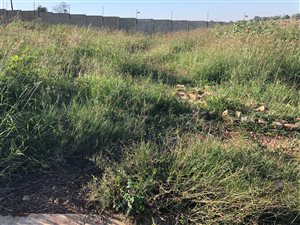 352 m² Land available in Clayville