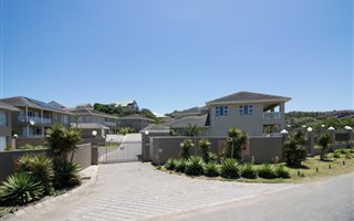 4 Bedroom Cluster in Port Alfred