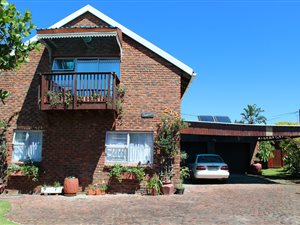 4 Bedroom House in Sunrise on Sea