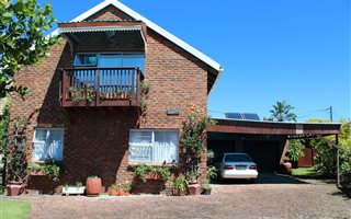 4 Bedroom House in Sunrise on Sea