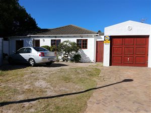 4 Bedroom House in Edgemead