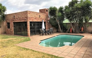 3 Bedroom House in Kensington