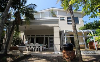 5 Bedroom House in Nahoon Beach