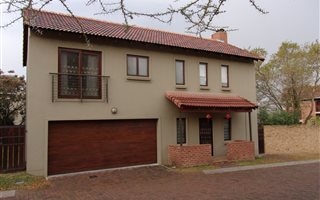 3 Bedroom House in Carlswald North Estate