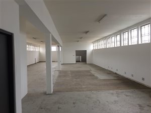 672 m² Industrial space in Jacobs