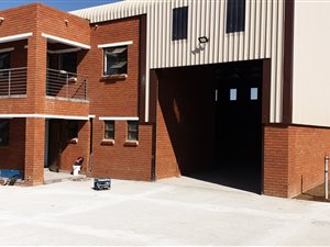 495 m² Industrial space in Van Dyk Park