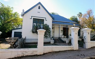4 Bedroom House in Uitenhage Central