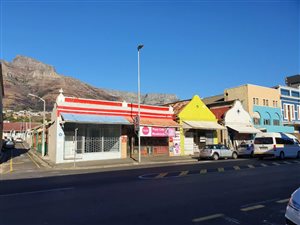 674 m² Commercial space in Woodstock