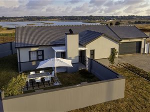 3 Bed House in Country View