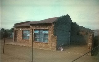 2 Bedroom House in Langaville