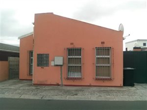 4 Bed House in Strandfontein