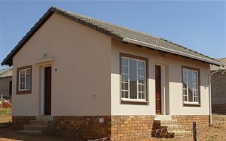 2 Bedroom House in Vanderbijlpark CE3