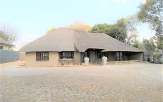 234 m² Office Space in Bramley