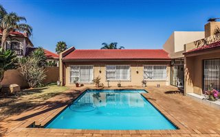 3 Bedroom House in Dowerglen and Ext