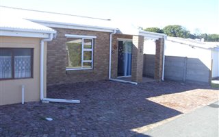 2 Bedroom House in Pearly Beach