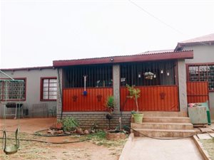 5 Bed House in Postmasburg