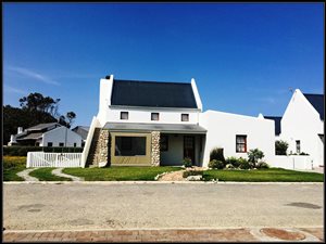 4 Bedroom House in Jacobsbaai