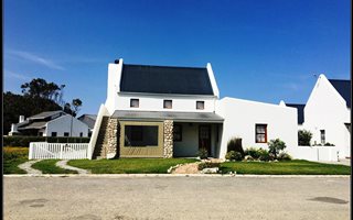 4 Bedroom House in Jacobsbaai