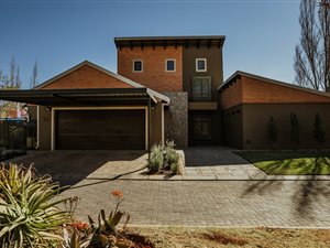 4 Bed Townhouse in Waterval East